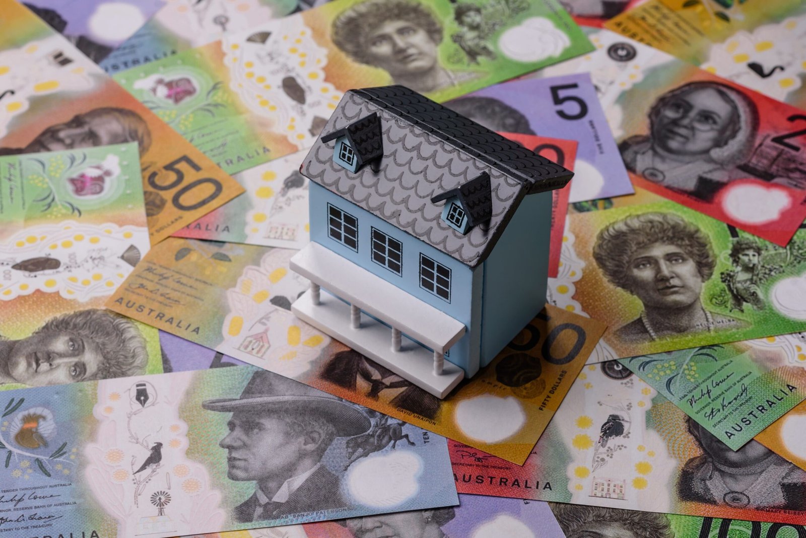 Mortgage broker in the Latrobe Valley VIC arranging a home loan on an established home