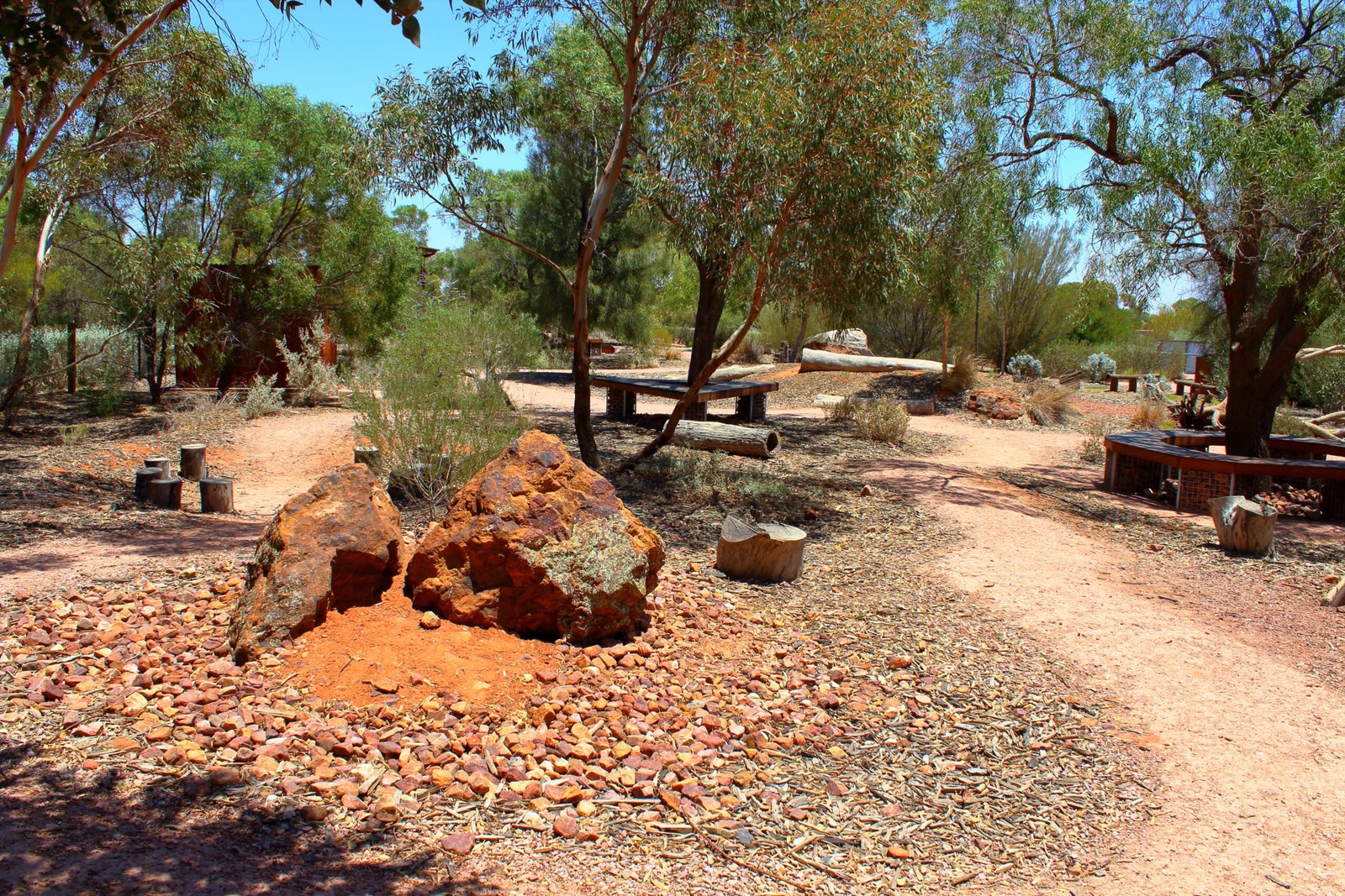 Mortgage broker in Port Augusta SA arranging a home loan on an established home